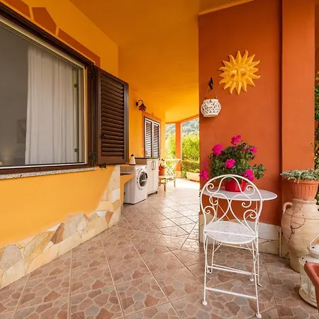 Immerso Nel Domus De Maria